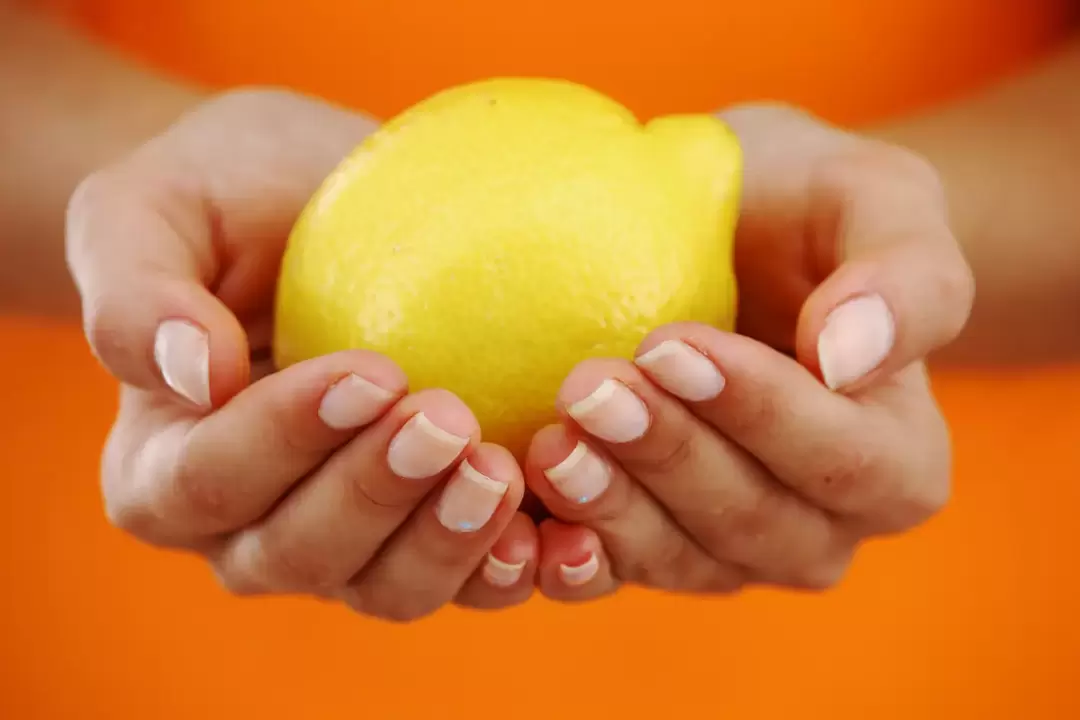 Cilt gençleştirme için limon